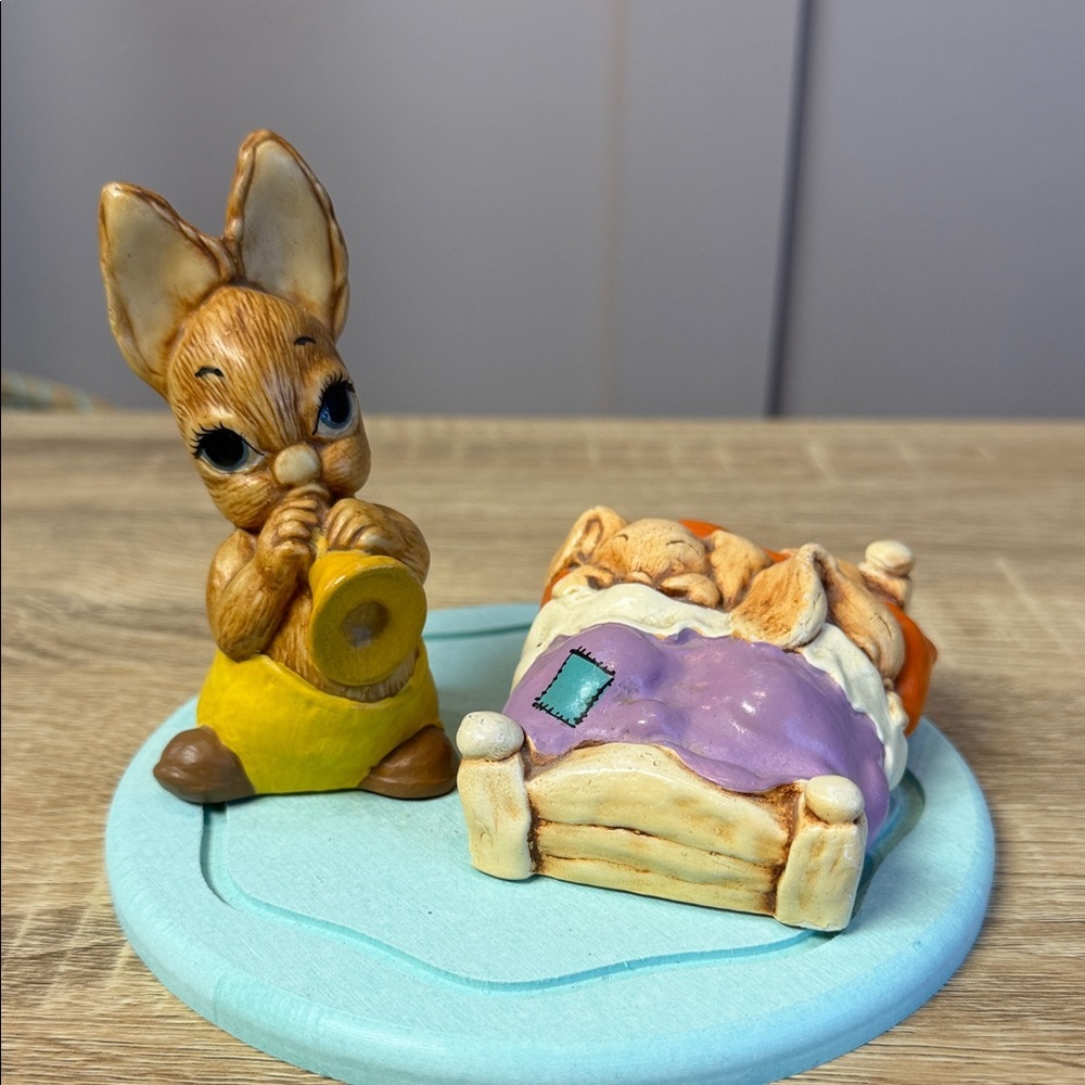 Pendelfin Phumf Figurine Set - Yellow & Purple Decorative Bunny Bed Scene